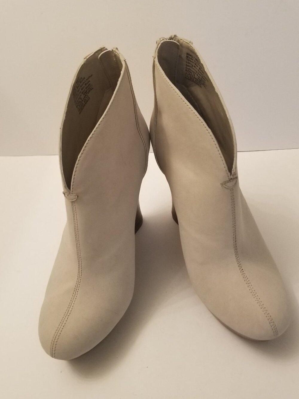 Jennifer Lopez Beige Suede Ankle Wedge Boots  size 7